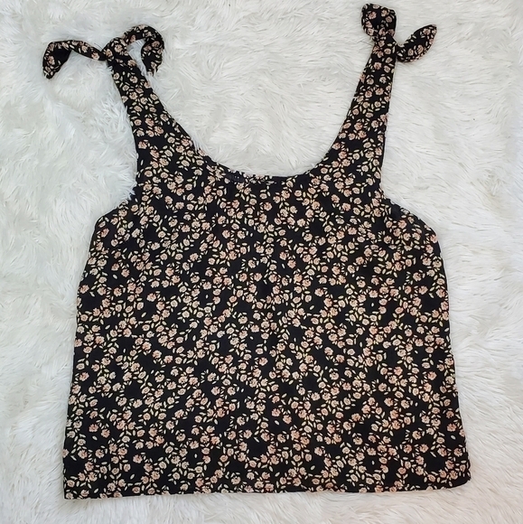 BLACK Floral Sleeveless Top Size Large By So Nwt - Picture 4 of 9